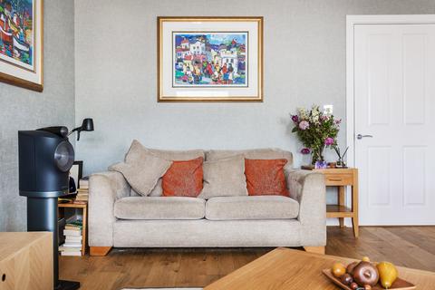 20 Admiral Way, Godalming, GU7 1QN