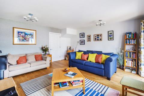 20 Admiral Way, Godalming, GU7 1QN