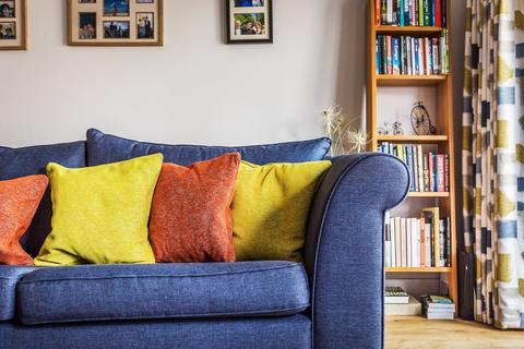 20 Admiral Way, Godalming, GU7 1QN