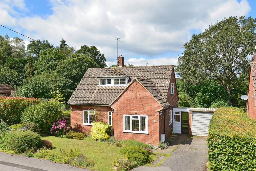 Witley, Godalming GU8 4 bed detached house for sale £700,000