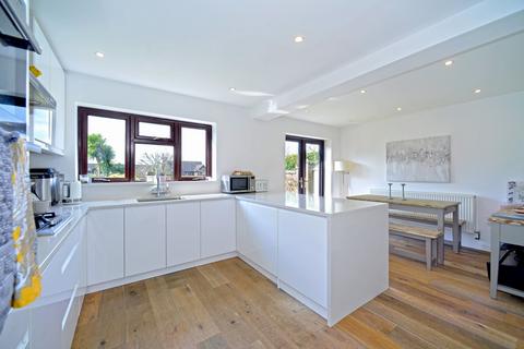 7 Fox Dene, Godalming, GU7 1YG