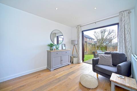 7 Fox Dene, Godalming, GU7 1YG