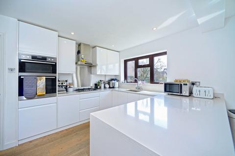 7 Fox Dene, Godalming, GU7 1YG