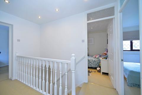 7 Fox Dene, Godalming, GU7 1YG