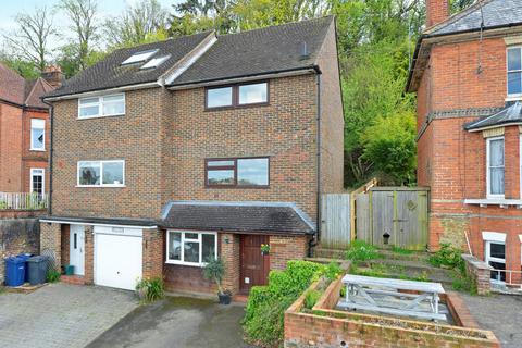 Gifford Croft Road, Godalming, GU7 1DB