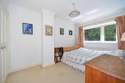Gifford Croft Road, Godalming, GU7 1DB