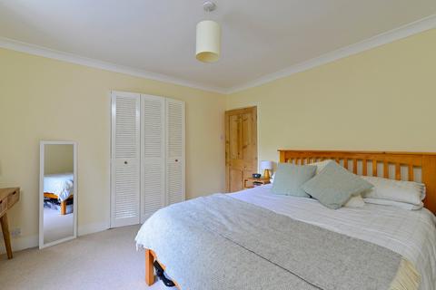 130 Brighton Road, Godalming, GU7 1PL