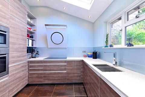 8 Briar Patch, Godalming, GU7 2JB