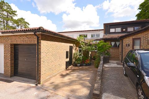 8 Briar Patch, Godalming, GU7 2JB