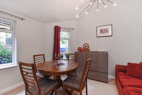 8 Briar Patch, Godalming, GU7 2JB