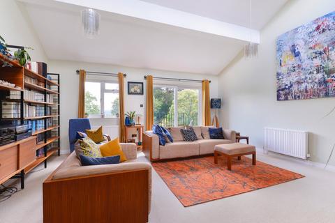 8 Briar Patch, Godalming, GU7 2JB