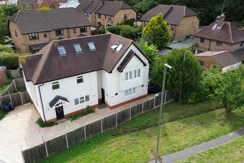 30 Cherry Tree Road, Milford, Godalming, GU8 5AX