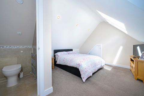 30 Cherry Tree Road, Milford, Godalming, GU8 5AX