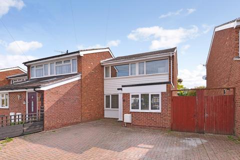 28 Cornfields, Godalming, GU7 3PH