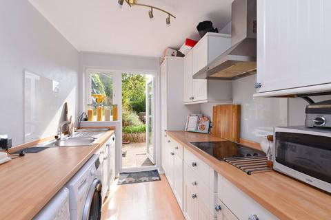 28 Cornfields, Godalming, GU7 3PH