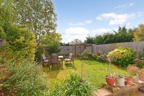 28 Cornfields, Godalming, GU7 3PH