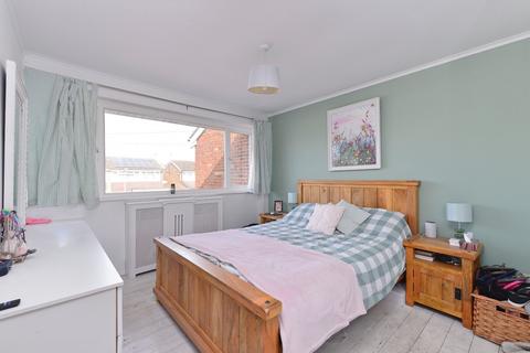 28 Cornfields, Godalming, GU7 3PH