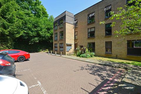 42 Chapel Fields, Godalming, GU7 2BX