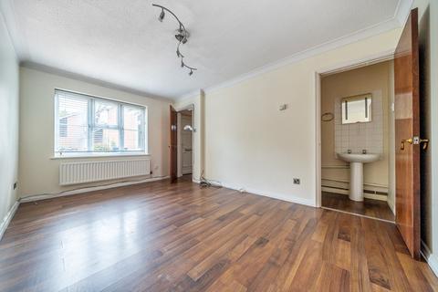 17 High Ridge, Godalming, GU7 1YE