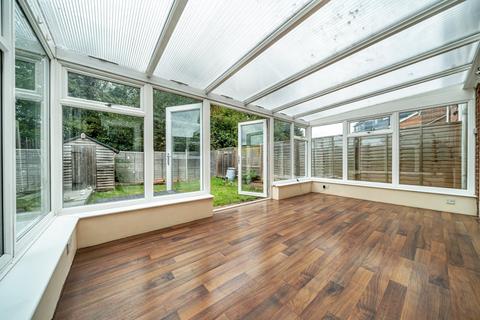 17 High Ridge, Godalming, GU7 1YE