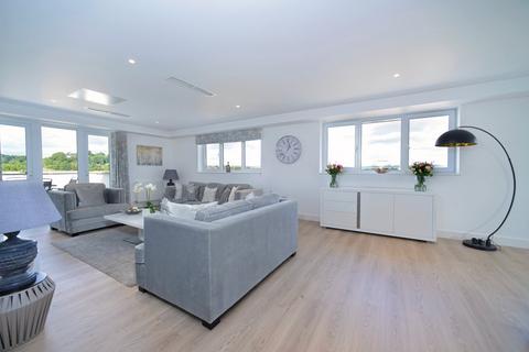 4 bedroom flat for sale, Godalming, Surrey GU7