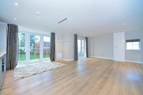 4, Tanner House Flambard Way, Godalming, GU7 1FJ