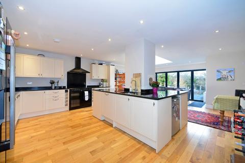16 Binhams Meadow, Dunsfold, Godalming, GU8 4LF