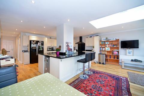 16 Binhams Meadow, Dunsfold, Godalming, GU8 4LF