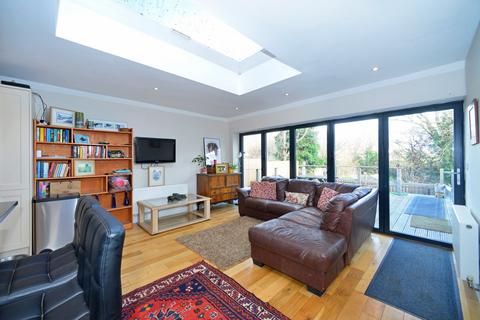 16 Binhams Meadow, Dunsfold, Godalming, GU8 4LF