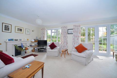8 Dormers Close, Godalming, GU7 2QX