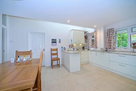 8 Dormers Close, Godalming, GU7 2QX