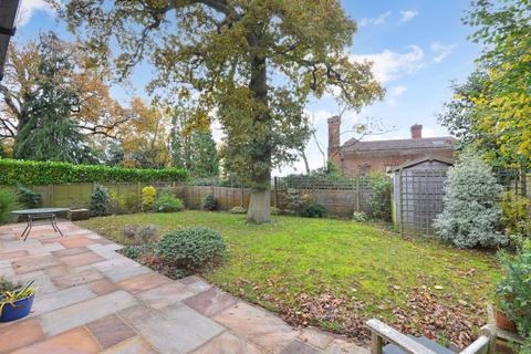 8 Dormers Close, Godalming, GU7 2QX