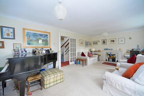 8 Dormers Close, Godalming, GU7 2QX