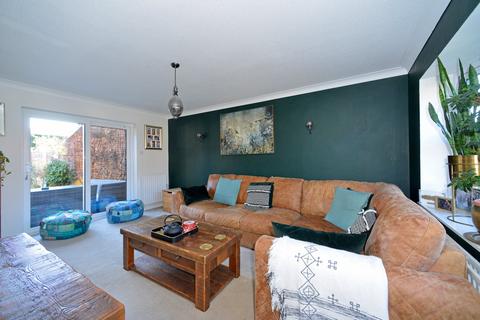63 High Ridge, Godalming, GU7 1YF