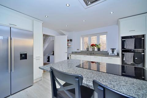 63 High Ridge, Godalming, GU7 1YF