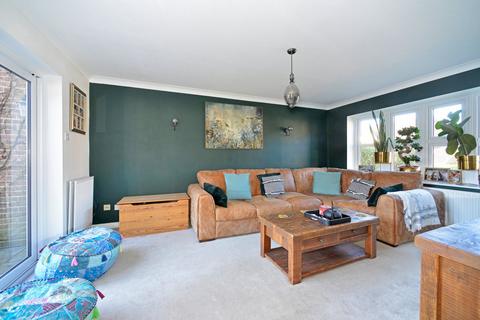 63 High Ridge, Godalming, GU7 1YF