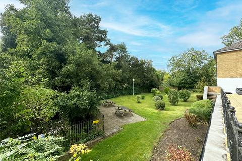 10 Old Mill Place, Wraysbury, Staines, TW19 5LY