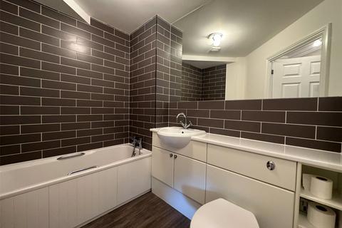 10 Old Mill Place, Wraysbury, Staines, TW19 5LY