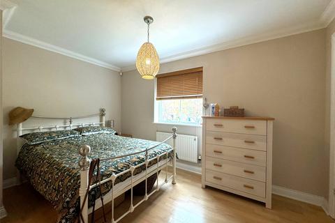 10 Old Mill Place, Wraysbury, Staines, TW19 5LY
