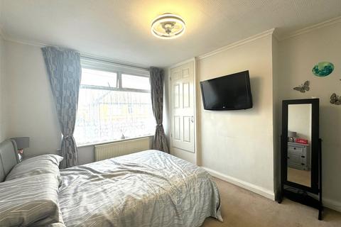 2 bedroom maisonette for sale, Staines, Surrey TW18