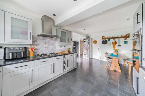 12 Hurstdene Avenue, Staines, TW18 1HZ