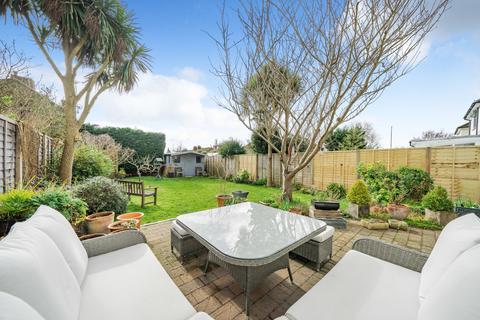 12 Hurstdene Avenue, Staines, TW18 1HZ