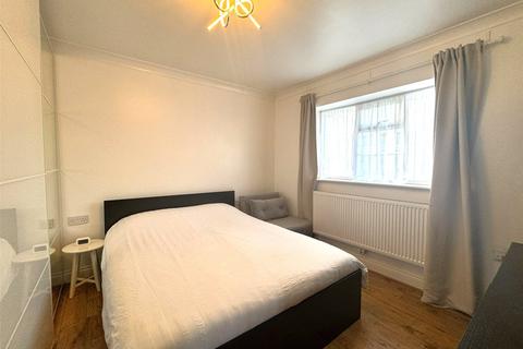 18 Longford Avenue, Staines-upon-thames, TW19 7SJ