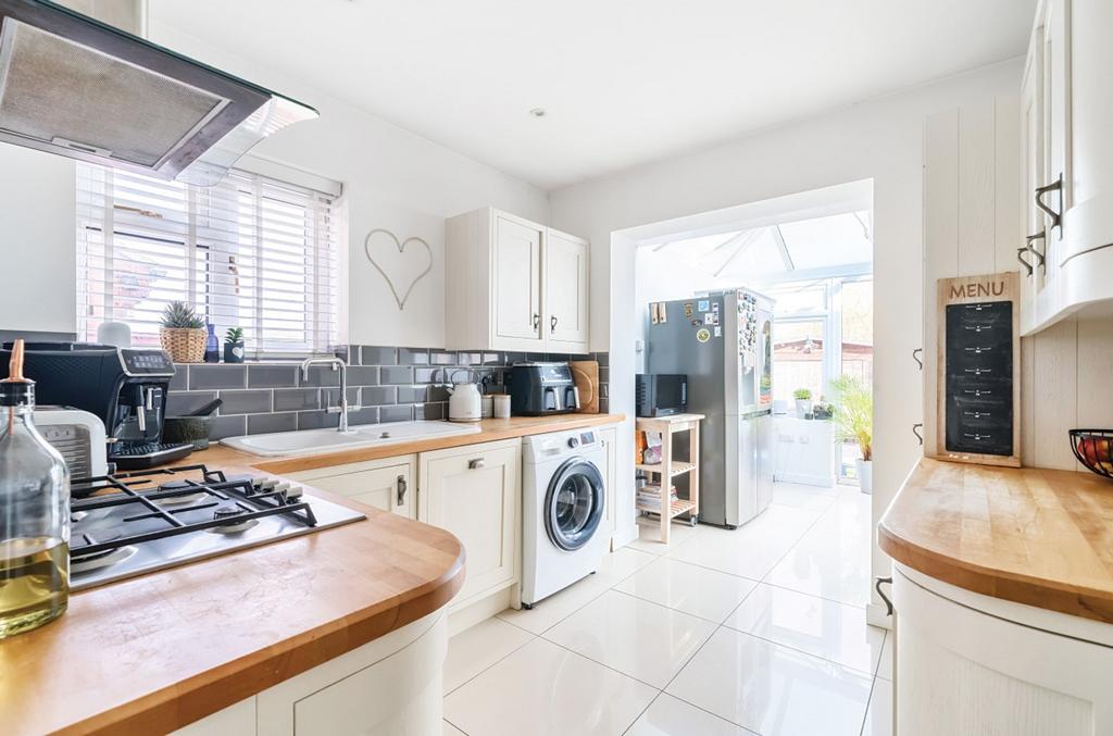Sandymount Avenue, Bognor Regis, PO22 2 bed semidetached bungalow for