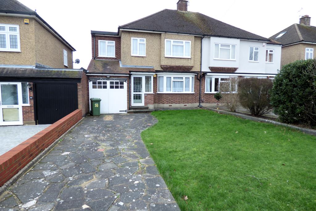 Brookmans Close, Upminster RM14 3 bed semidetached house for sale £