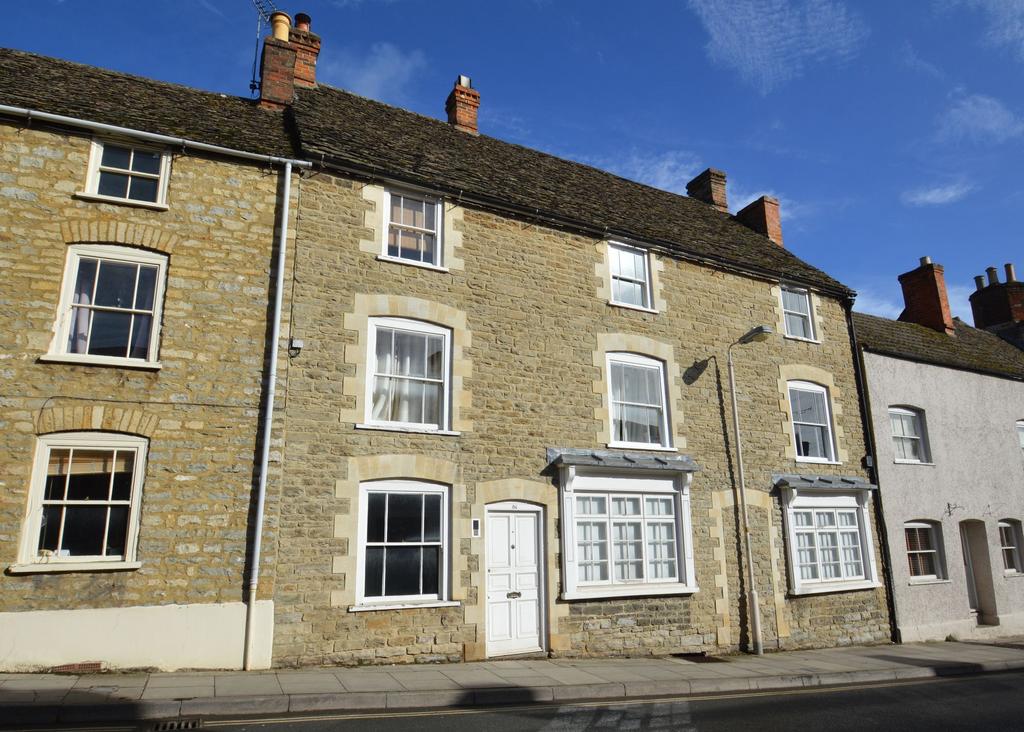 High St, Malmesbury, SN16 2 bed flat to rent £825 pcm (£190 pw)