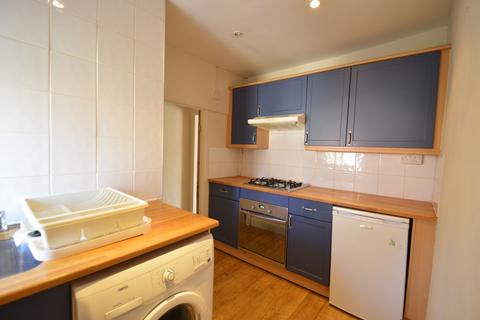 2 bedroom flat to rent - High St, Malmesbury, SN16