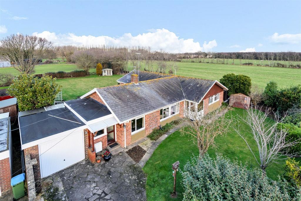 Yapton Road, MiddletonOnSea, PO22 4 bed detached bungalow for sale