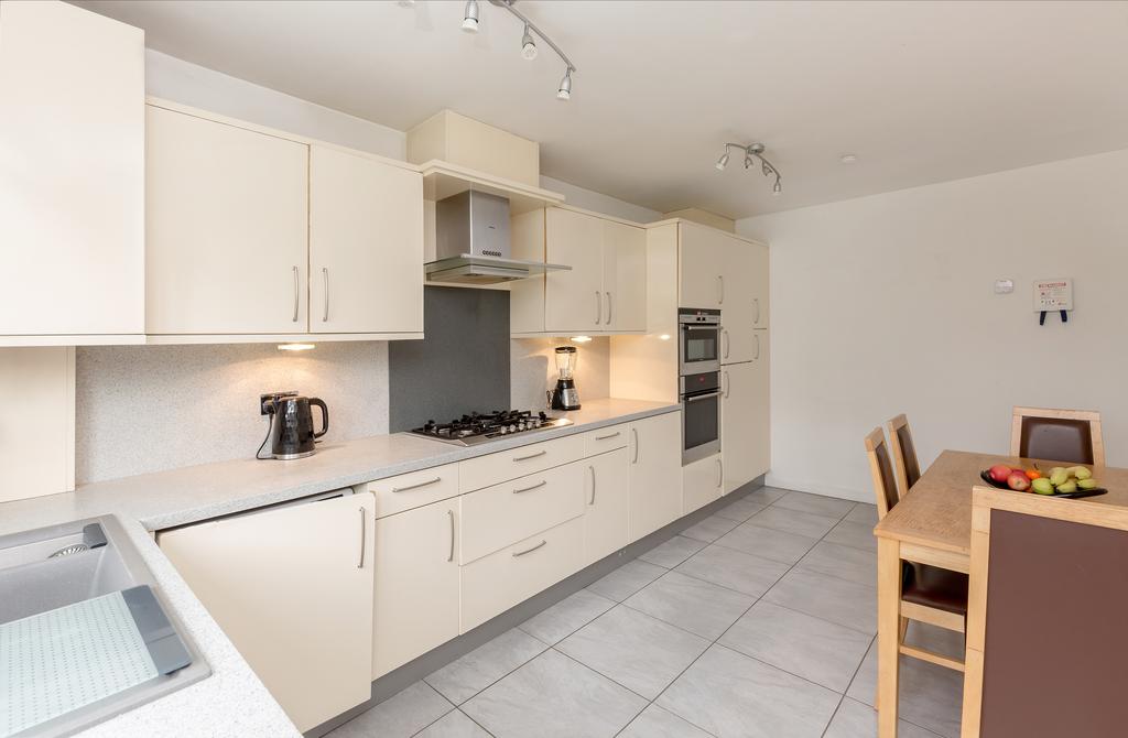 15 Cramond Vale, EDINBURGH, EH4 6RB 4 bed link detached house for sale