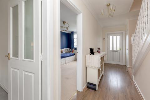 15 Cramond Vale, Edinburgh, EH4 6RB